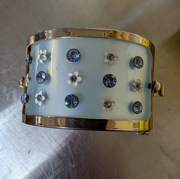 Vintage Ice Blue Rhinestone Lucite Jewelry Set - Picture 2 of 15